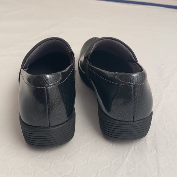 Work Wonders by Dansko Camellia gray pattern patent clog - Picture 3 of 10